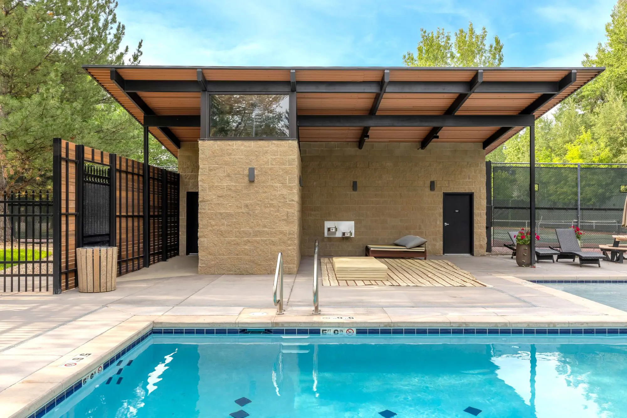 reserve poolhouse